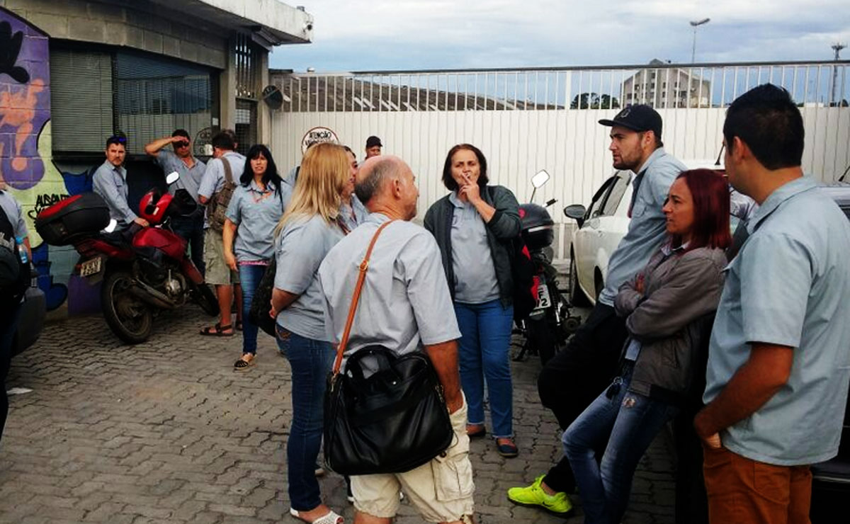 Motoristas e cobradores de São José continuam de braços cruzados - Tribuna do Paraná (Inscrição) (Blogue)