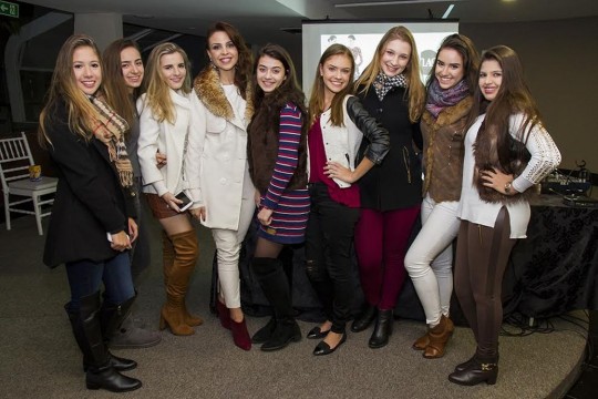 Debutantes e a consultora de moda e imagem, Milena Hag. Foto: Gustavo Garrett