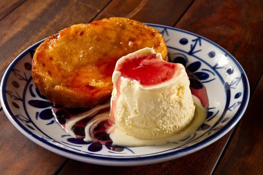 Doce consumido no mundo inteiro possui variações de acordo com o país. Em Portugal, a delícia ganha toques de vinho do porto. Foto: Divulgação