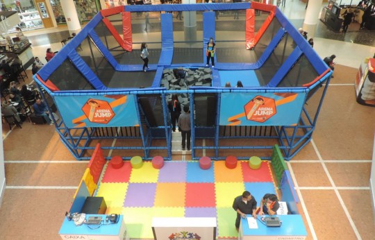 Adultos e crianças podem se divertir na cama elástica gigante até o dia 11 de setembro. Foto: Divulgação