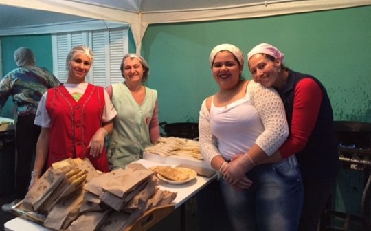 Paiteis feitos com muito carinho pelas tias.