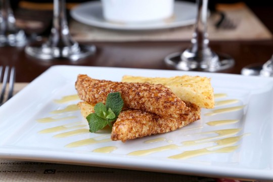 Como entrada, o restaurante Canto do Monge oferece a Torre de Tapioca com Mel para a 14ª Curitiba Restaurant Week. Foto: Guilherme Alves