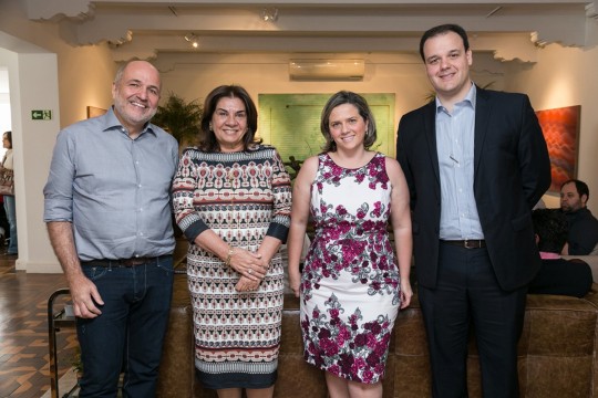 O arquiteto Jayme Bernardo, Claudia Farah, Silvia Fernandes, gerente de  incorporações da Cyrela Paraná, e Henrique Teixeira, gerente comercial da construtora. Fotos:  Celso Pilati