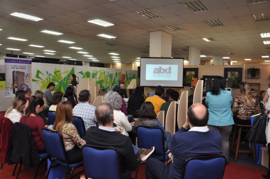 Whorkshop sobre cores e inspirações no estande da ABD-PR. Foto: Gisele Rossi