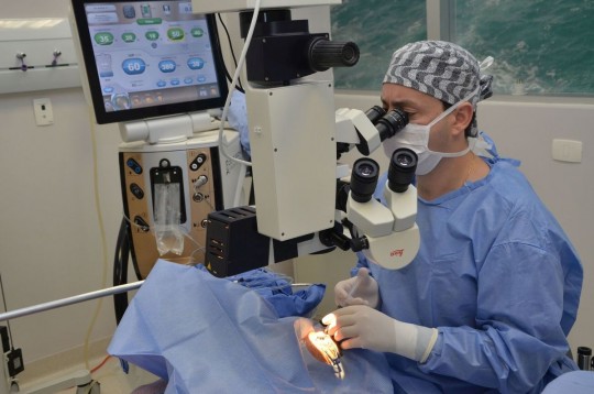 Implante de Anéis Intraestromais é adotado para a regularização das deformações corneanas causadas pela doença. Recuperação no pós operatório é rápida, bem como retorno às atividades habituais. Foto: Bebel Ritzmann