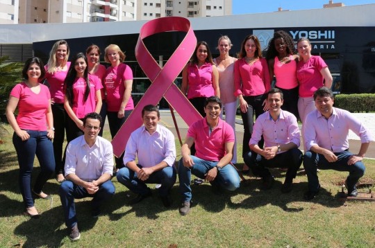 A.Yoshii Engenharia participa da campanha que tem ajudado na prevenção e conscientização, em relação ao câncer de mama. Em Londrina, palestras levam conscientização para a equipe de obras e do setor administrativo Crédito: Divulgação