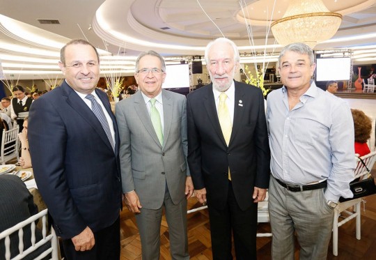 Luiz Carlos Borges da Silva, vice-presidente de Planejamento do Secovi-PR; Sebastião de Oliveira Campos, Presidente da Federação do Comércio do Pará; Darci Piana, Presidente da Federação do Comércio do Paraná; e Maurício Ribas Moritz, presidente do Instituto de Pesquisa e Desenvolvimento do Mercado Imobiliário e Condominial (Inpespar) e vice-presidente de Economia e Estatística do Secovi-PR.