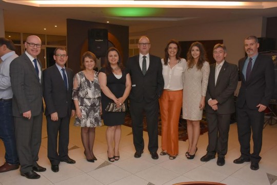 Diretores da Caixa de Assistência dos Advogados do Paraná e da Seccional prestigiaram a solenidade de posse da nova diretoria da Associação dos Procuradores do Estado do Paraná – APEP, que aconteceu na última quinta-feira, 24 de novembro, na sede da associação.