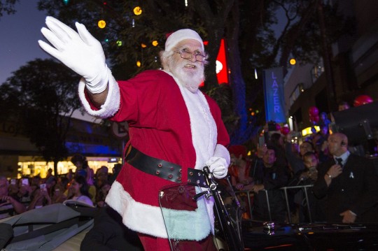 O bom velhinho chegou em um carro conversível antigo. Foto: Rafael Danielewicz 