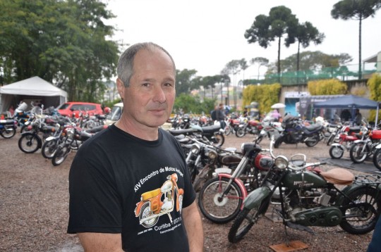 O XV Encontro de Motos Antigas será realizado neste domingo (27.11) na Chácara Sapolândia, no bairro Alto Boqueirão. Organizador do evento, colecionador Franz Goossen. Foto: Bebel Ritizmann