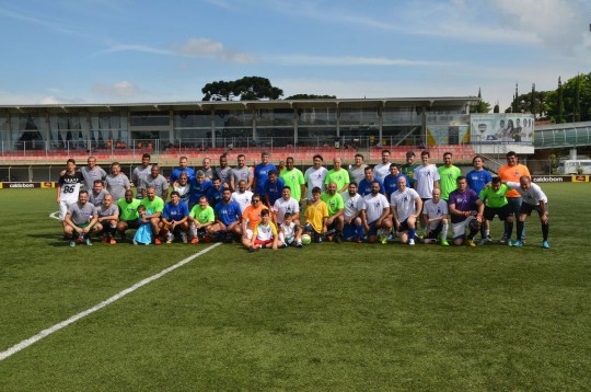 Palestra com o presidente da SBU-PR e futebol de advogados com ex-jogadores profissionais marcaram evento promovido pela CAA e OAB Paraná em prol do movimento de prevenção ao câncer de próstata. Advogados e ex-jogadores profissionais que participaram do evento. Foto: Zinho Gomes