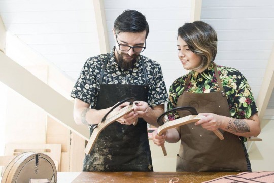 A dupla formada por Juliana Erig e Enzo Yassuda vai estar presente no Minha arte no MON no dia 9 de dezembro, quando realiza o workshop das 10h às 18h. Foto: Divulgação