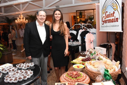 Heitor Côrtes da Sait Gernain e Kauana Vissotto da Melhore durante a festa