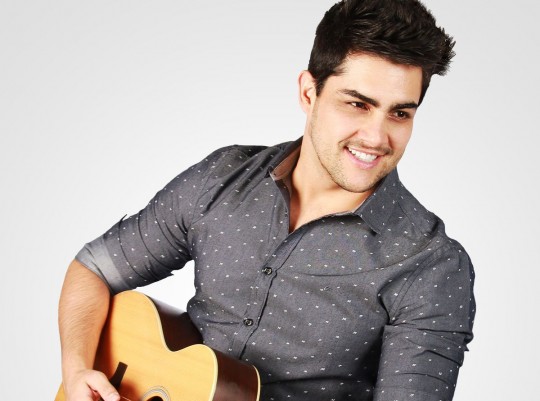  Canção está sendo executada nas rádios e já pode ser ouvida nas plataformas digitais