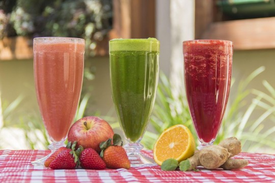 O Empório Kaminski, com toda a comilança das festas de final de ano e férias, traz receitas de sucos para saúde