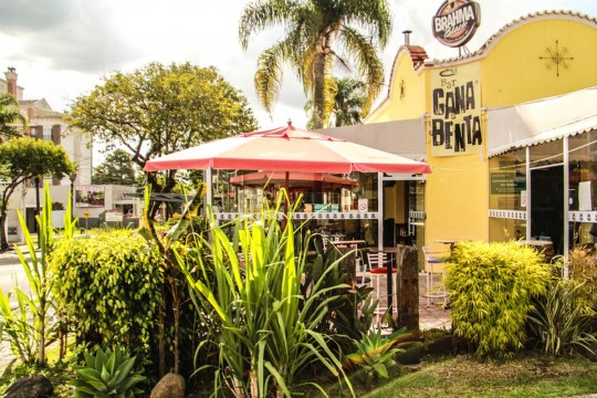 Música ao vivo, porções com preços especiais e caipirinha em dobro garantem a animação do feriado. Foto: Divulgação