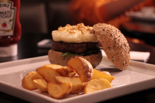 Casa ampliou a variedade de produtos e agora oferece também outros pratos típicos de happy hour, como cachorro-quente, porções e novas opções de hambúrguer