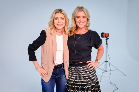 A cantora Luiza Possi está ao lado da diretora-superintendente da Ademilar, Tatiana Schuchovsky Reichmann. Foto: Priscilla Fiedler