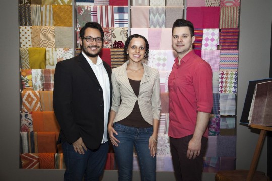 Gustavo Celante, sócio da Adornié Ambientes, à direita, com os designers de interiores Diego Ton e Bianca Ton.