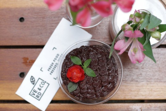 Parceria entre Verd & Co. e o blog Flor de Sal cria sobremesa especial com parte da renda revertida para projeto social Good Truck