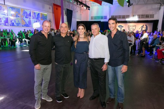 O diretore do Centro Poliesportivo Alcy Vilas Boas, o diretor de obras José Hillani, a diretora do Centro Poliesportivo Nicole Molteni Lopes, o presidente Glaucio Bley Filho, e o vice-presidente Gustavo Mussi Milani. Foto: Naideron Jr.