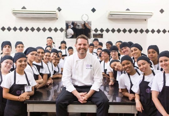 Evento mistura alta gastronomia com clima de quermesse e encerra o Festival de Teatro. Foto: Thamires Valério