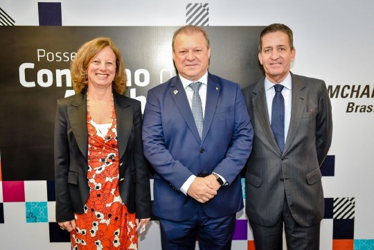  Deborah Vieitas, CEO da Amcham-Brasil, Antônio Guetter  presidente da Copel e membro do Comitê Consultivo da Amham-Curitiba e Hélio Magalhães, presidente do Citi Brasil. Crédito: Priscilla Fiédler.