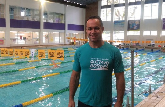 Ederley Scremin é técnico de natação infantil e vai participar do Campeonato Mundial Escolar de Natação como técnico da seleção brasileira
