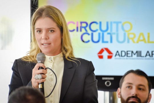 Iniciativa valoriza produtores culturais, aumentando a visibilidade e o público dos espetáculos. Na foto, a diretora-superintendente da Ademilar, Tatiana Schuchovsky Reichmann. Foto: Priscilla Fiedler