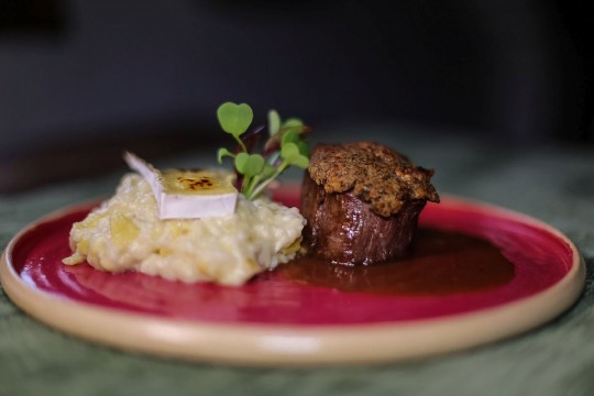  Mignon com crosta de castanha e chá Lapsang Souchong. Foto: Divulgação