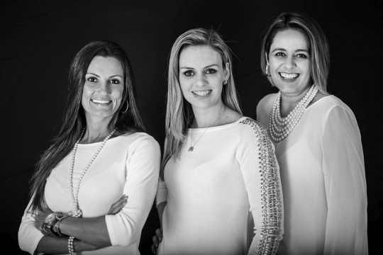 A designer Priscila Gabrielly e pelas arquitetas Flavia Meyer e Fernanda Menosso Raitani. Foto: Rachel Tomasini