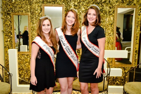 1ª princesa Bianca Tarachuka Gonçalves, a rainha Camila Mallassa e a 2ª princesa para Rafaela Macioski Bisoni. Crédito:Priscilla Fiedler.