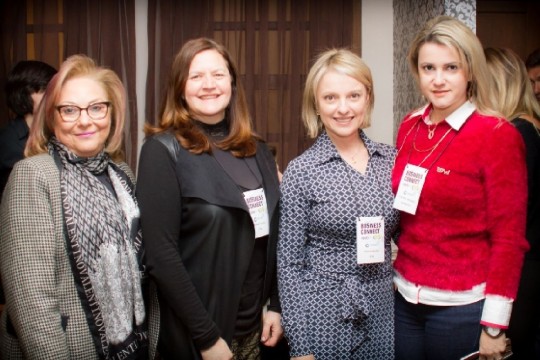 As associadas da BPW Curitiba, Sheila Rigler e Fátima Toledo; a presidente da BPW Curitiba, Alison Mazza Lubascher; e a associada da BPW Curitiba, Luciana Veronese. Foto: Marianne Mousfi