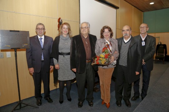 Dr. Charles London, Diretor-Presidente do Hospital São Vicente-Funef, Márcia Blanski, Diretora Administrativa, o homenageado Dr. Marcial Carlos Ribeiro e sua esposa Edith, Dr. Giovani Lodo,Presidente do Conselho Curador e Dr. Angelo Luiz Tesser – Diretor técnico do Hospital São Vicente. Foto: Antonio More
