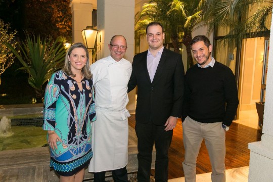 Silvia Fernandes, gerente de incorporações da Cyrela; o chef Celso Freire; Henrique Penteado, gerente comercial da Cyrela; e Filipe Vilhena, executivo de novos negócios da Cyrela. Foto: Naideron Jr