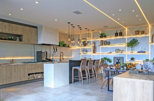 Ambiente inspirado em casal com tradições típicas do Sul enfatiza a praticidade e o conforto e faz uso de materiais naturais. Foto: Divulgação