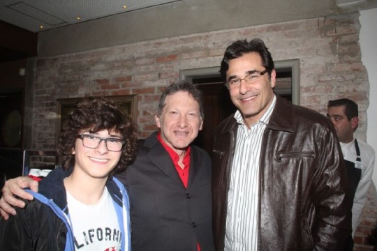 O ator Fhelipe Gomes,  Paulo Mendel, e o ator Luciano Szafir. Foto: Leon Knopfholz