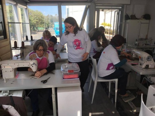 Programa de empreendedorismo inédito no Brasil vai capacitar moradores de áreas de risco social na profissão de peruqueiros iniciando por Curitiba, seguida por Goiânia, Salvador, Rio de Janeiro e São Paulo