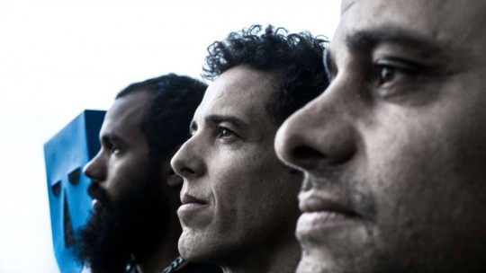 O show da venerada banda baiana será realizado neste sábado (22), na Ópera de Arame, e faz parte da programação oficial do Festival Subtropikal. Foto: Divulgação