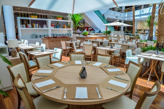 Ação “Friday Wine” é realizada toda sexta-feira, no Shopping Crystal, em Curitiba