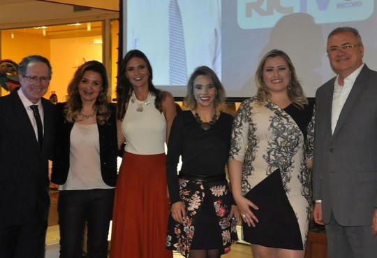 Heitor Cortes e Julio Cezar Agostini entre a equipe realizadora do projeto. Foto: NCA Comunicação