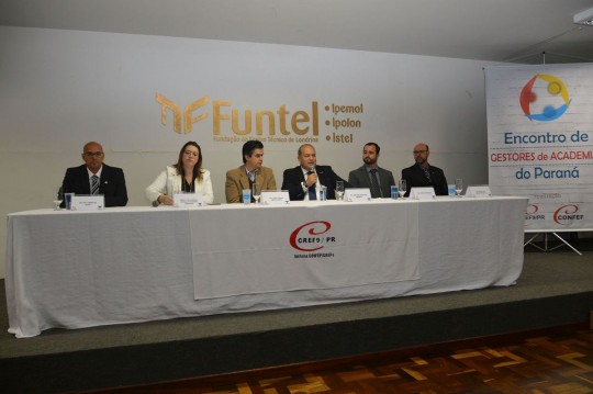 Professor Branco destacou a importância da capacitação dos profissionais. Foto: Liliane Casagrande/Cref9Pr