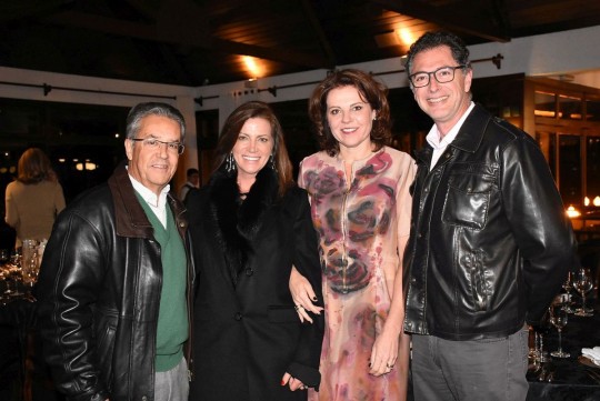 Os médicos Henrique Suplicy (PR), Victoria Borba (PR), Luciana Pechman e seu esposo, o engenheiro Ernani Pechmann. Foto: Bebel