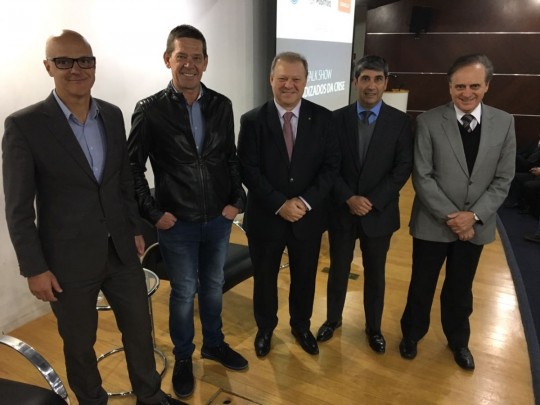 Arsênio de Almeida Neto, CEO Grupo Thá, Junior Durski, presidente da rede Madero, Antonio Sergio Guetter, CEO da Copel, Claudio Lubascher, Presidente do IBEF e Prof. José Pio Martins, Reitor da Universidade Positivo. Crédito: divulgação