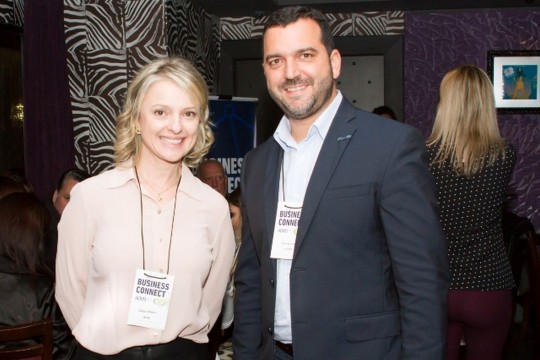 A presidente da BPW Curitiba, Alison Mazza Lubascher, e o presidente da ADVB-PR, Eduardo Jaime Martins. Foto: Marianne Mousfi 