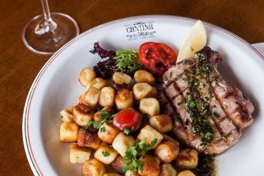 Obra apresenta 17 receitas exclusivas criadas por restaurantes participantes do Festival Brasil Sabor 2017.Foto: Daniel Sorrentino / 