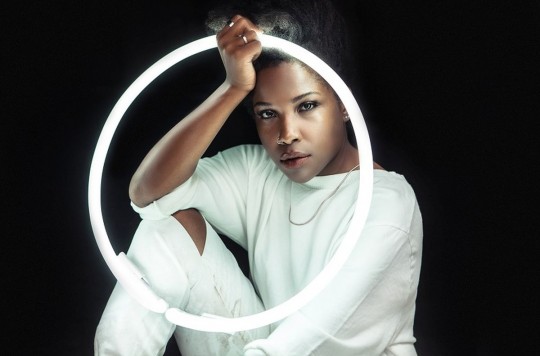 A artista vem lançar o seu primeiro álbum com músicas autorais, “Home” 