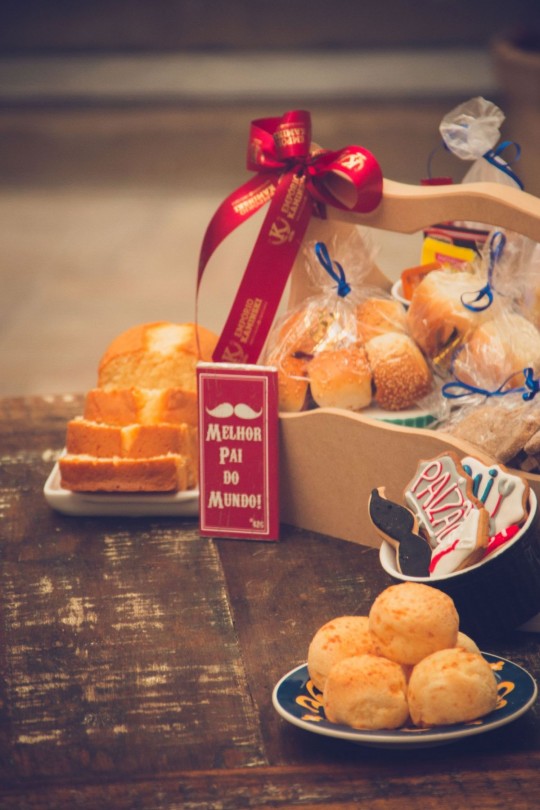 Opções de cestas para presentear os pais ou ainda um almoço especial estão entre as sugestões de presentes