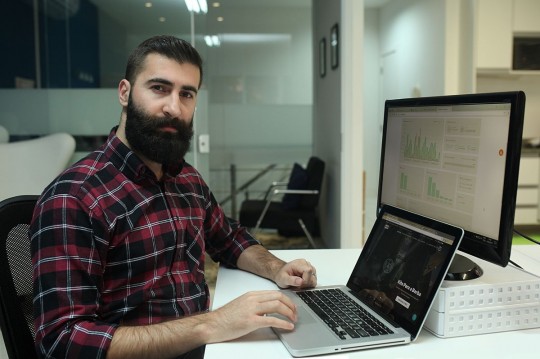 Grife Paranaense de produtos para barba investe em tecnologia de pagamento, entregas expressas e “bikeboys” para garantir a satisfação de seus clientes. Na foto Rafael Proença, fundador do Barba Brava