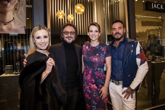Priscila Grocoske, vice-primeira dama do Clube Curitibano, com Jack Vartanian, Laura Fagundes Ramalho, primeira-dama, e o coiffeur Viktor I. Foto: Cintya Hein